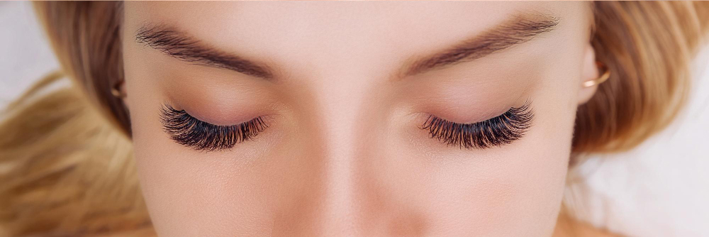 eyelash-extension-comparison-female-eyes-after